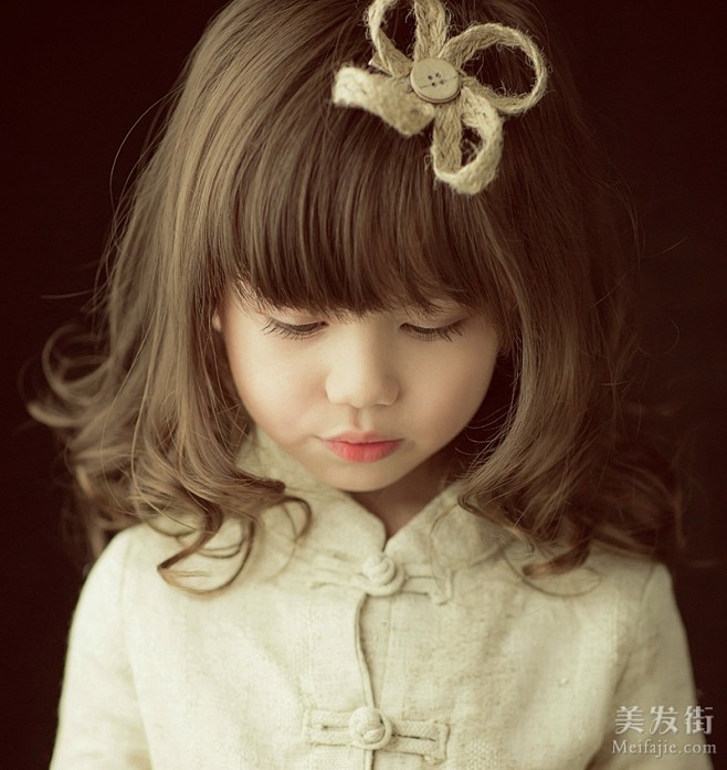三岁女孩发型小姑娘图片