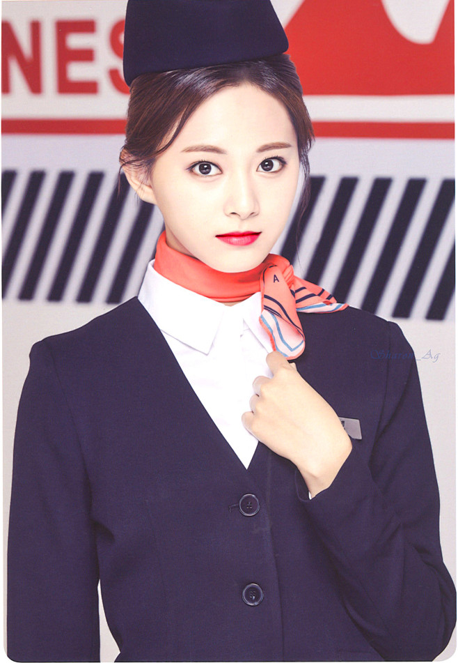 周子瑜空姐造型