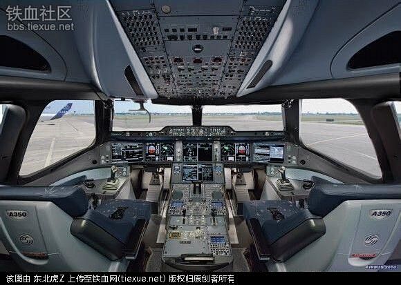 各种飞机的驾驶舱内部z