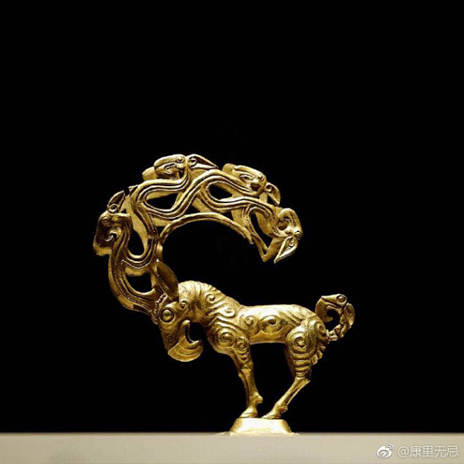 陕西历史博物馆金怪兽纯金制作可能是少数民族匈奴头领帽子上的冠饰嘴