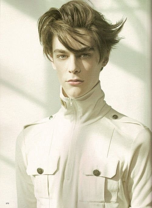 肖恩霍夫模特界的吸血鬼美少年shaunhaugh的蓝眼睛和凸出的肉感嘴唇有