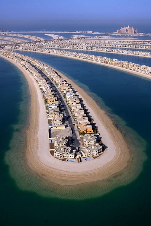 palmjumeirahdubaibyicebergproductionbr迪拜棕榈岛的冰山