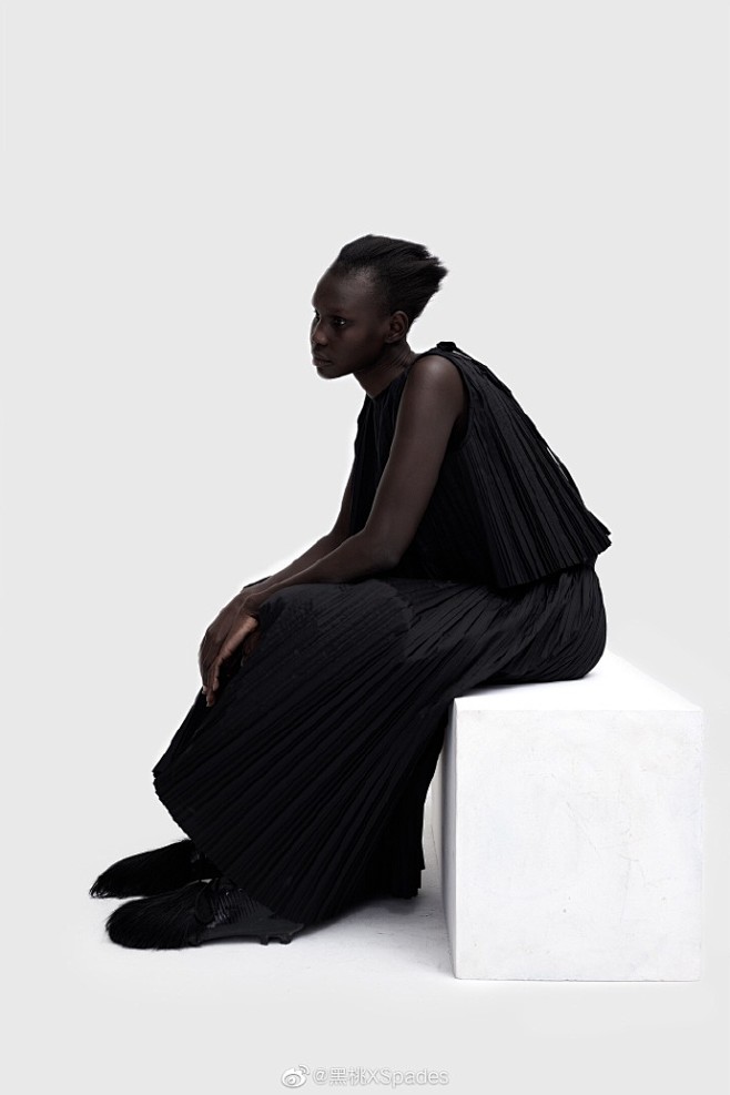 xspadesmelittabaumeisterfw2019黑人模特比例已经和衣服融合到了一起