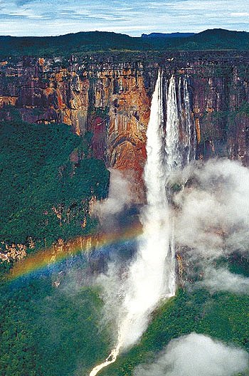 在世界上最高的瀑布。萨尔托委内瑞拉的天使...