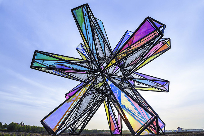 例如蜻蜓复眼的数目由1至3万个不等