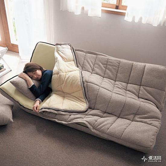 沙发床,自然既是沙发也可以翻成床,是一款.