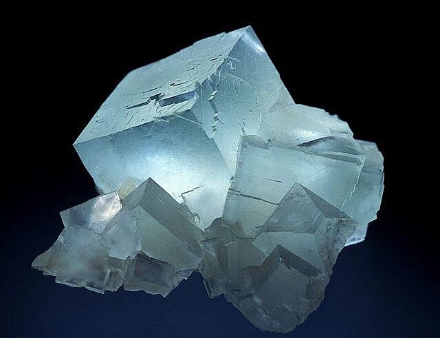 宝石萤石fluorite等轴晶系呈立方来自妄想症侯群微博