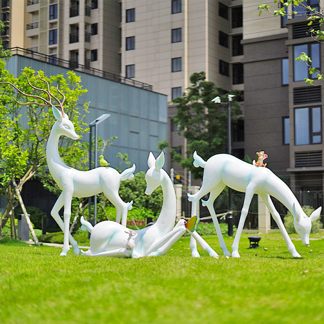 玻璃钢鹿雕塑灵动的小鹿与小动物们
