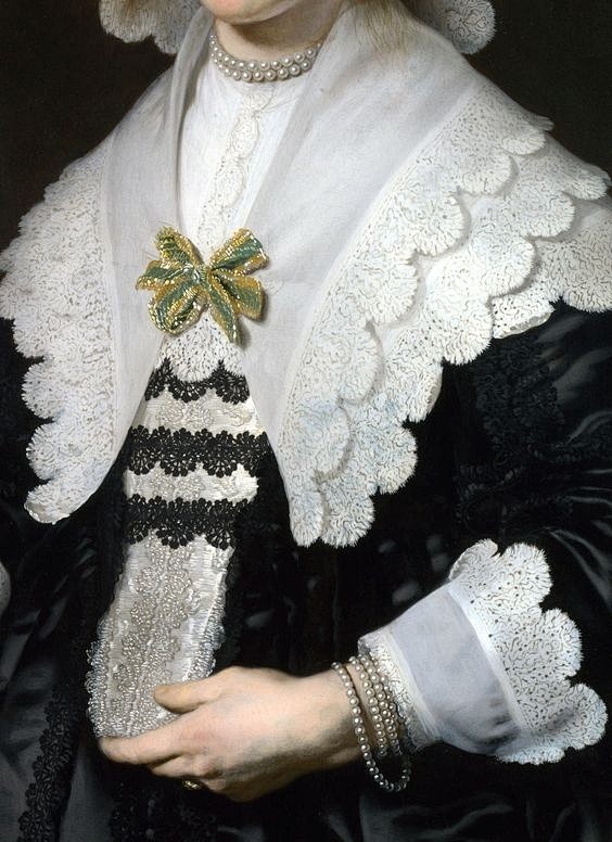 古典艺术 复古时尚 西洋油画中 文艺复兴时期 贵族服饰上优雅端庄 精致细密的蕾丝边