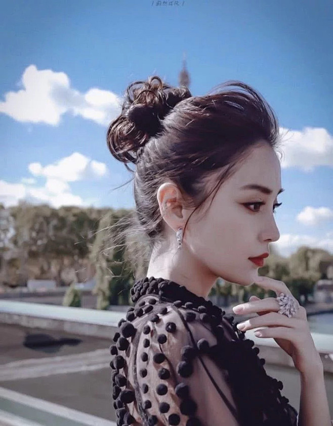 p杨颖的侧脸也是非常的漂亮的很立体的那种杨颖被很多人称为整容的