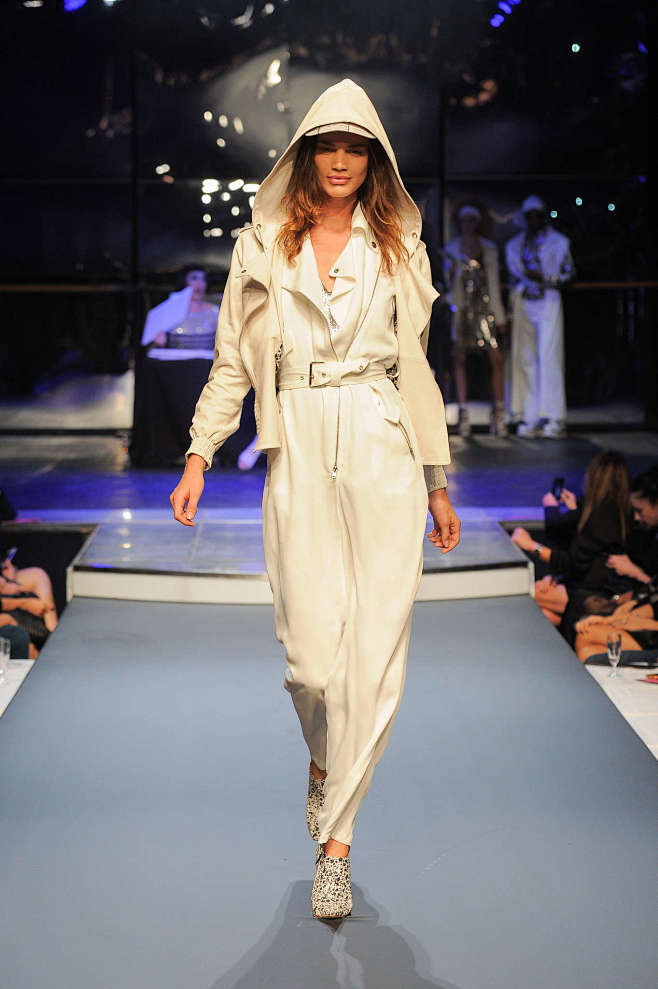 现代系列实拍男女性时装潮流