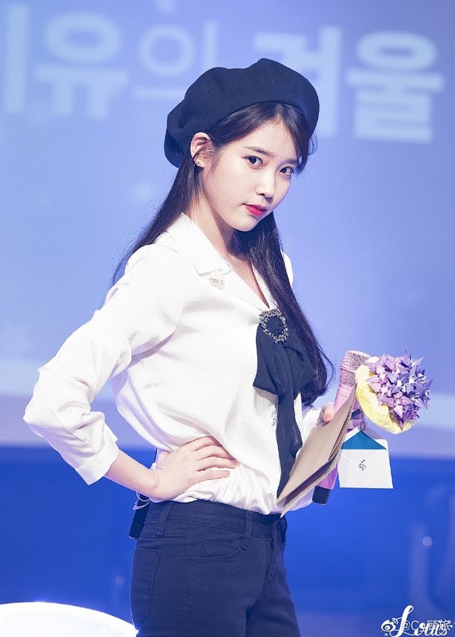 iu 李知恩 白衬衫