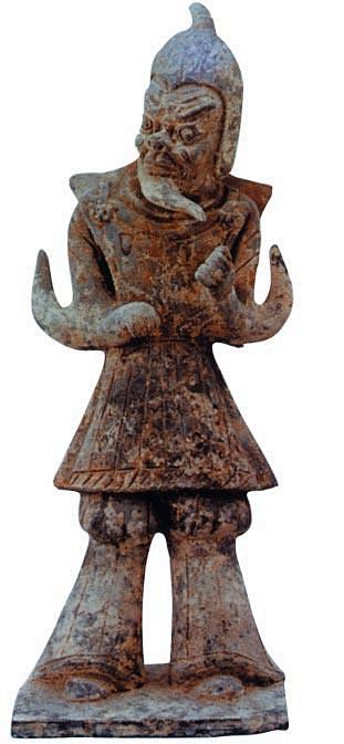 裲裆铠:戴兜鍪、穿裆铠的武士(北魏加彩陶