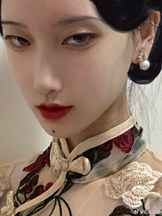 炸毛铲屎官采集到彩妆及细节