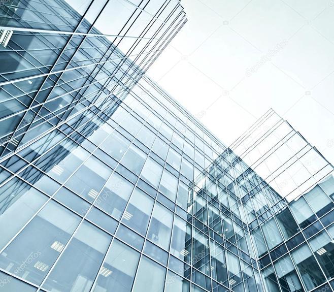 全景和透视图广角查看到钢蓝色背景的玻璃高上升建筑摩天大楼在近现代