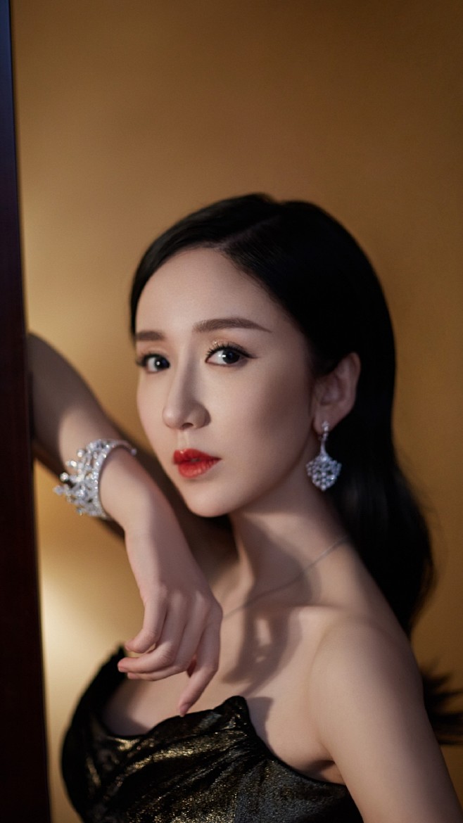 威天信下从迈克尔·雷转采于2021-04-17 20:43:30娄艺潇娄艺潇威天信