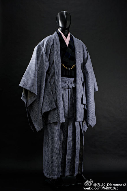 的特殊设计一种多用羽织衣袖结构可拆合有好几种穿法搭配西装也超带感