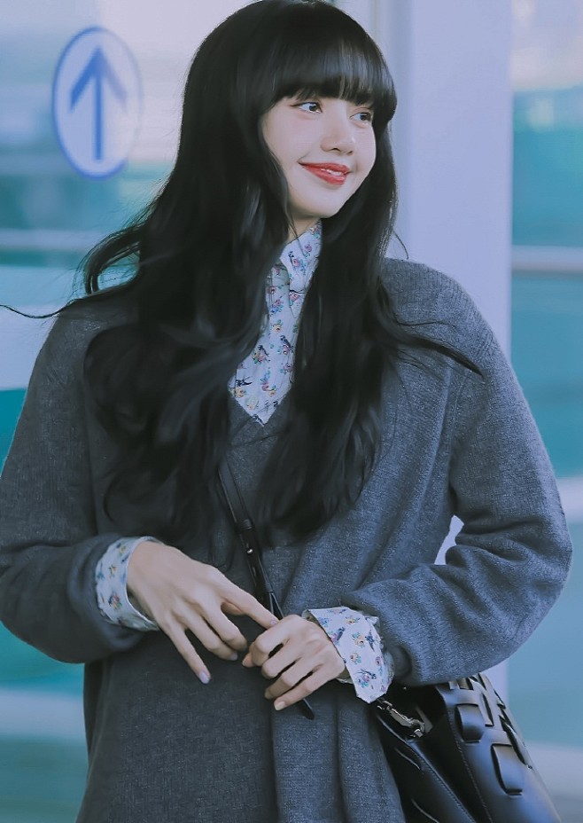 blackpinklisa源自荒郊店宿