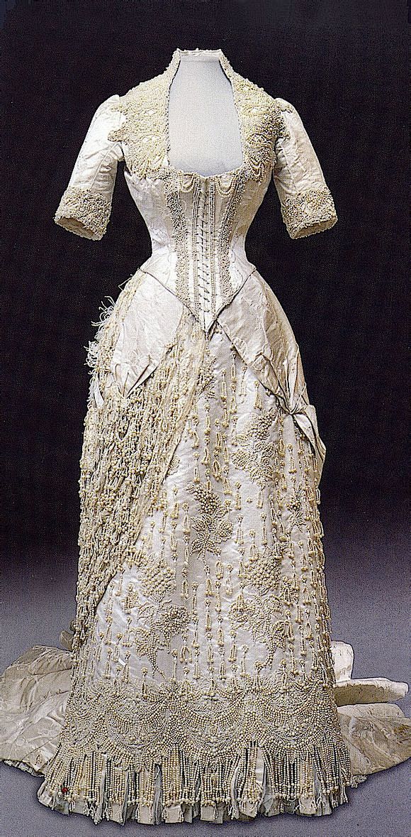 邵明璇的逃跑路线1采集到啊-好看 俄国皇后的宫廷礼服