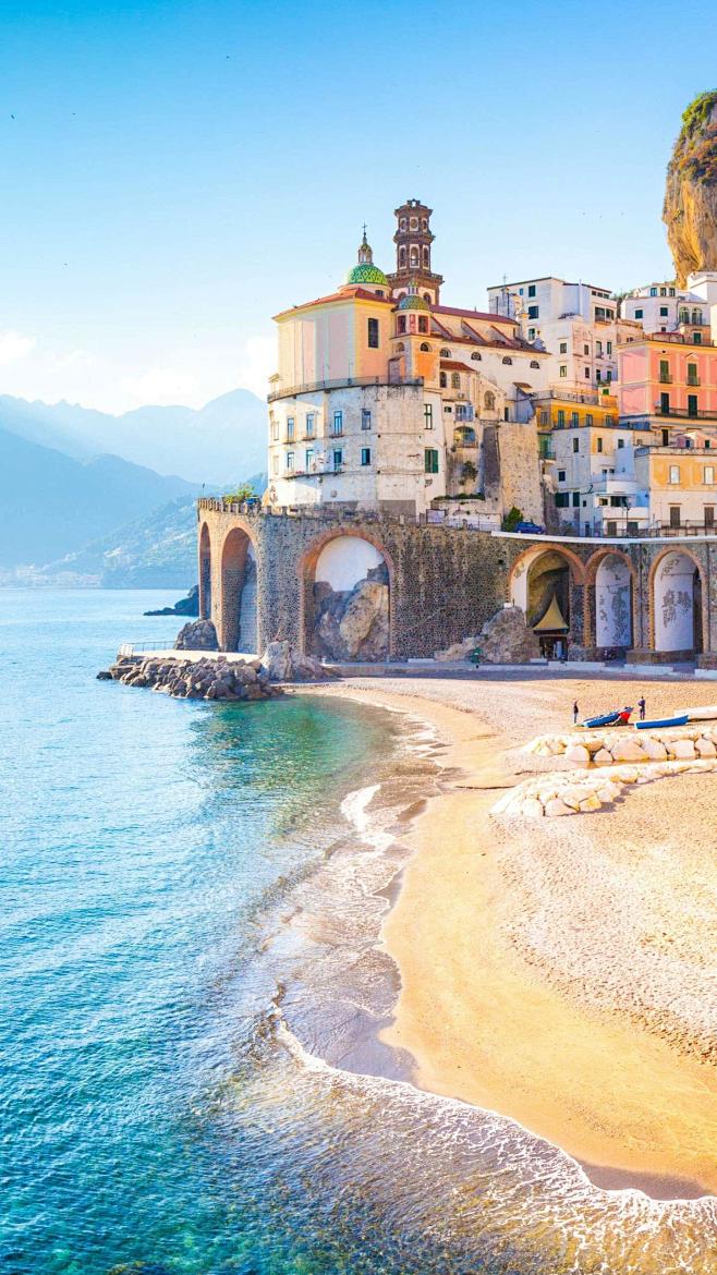 欧洲优美的自然风光,别具一格的建筑,一直吸引着人们.