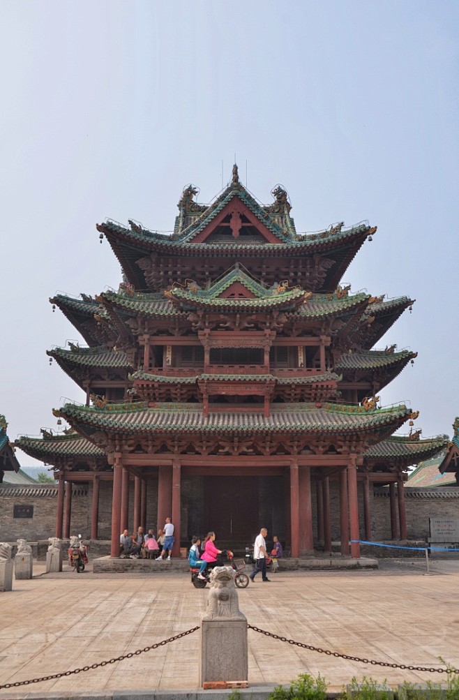 歇山顶造型丰富美观是全国现存唯一一座拜火教木构建筑也是全国最精美