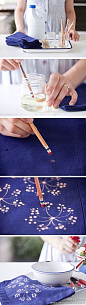 铅笔也能成为画笔？用橡皮擦蘸颜料，可以画出柔嫩小花~印在紫蓝色的棉布袋子上，是不是很清新？