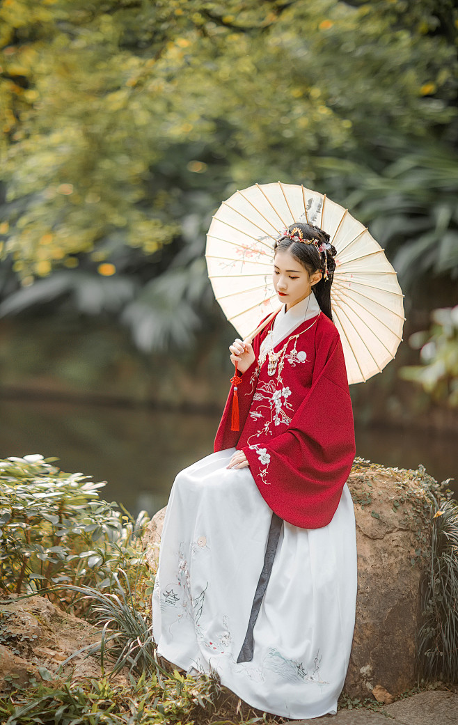 模特十里微博汉尚华莲汉服齐胸襦裙明制齐腰襦裙汉服摄影摄影古风