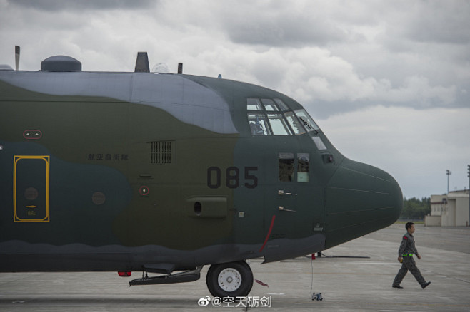 输机搭载伞兵从埃尔门多夫-理查森联合基地起