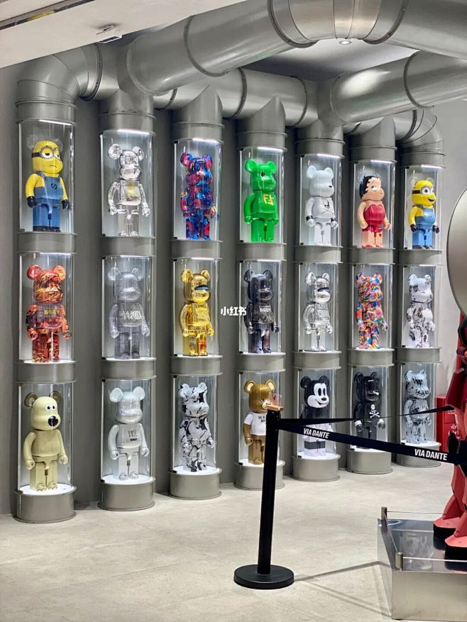 深圳探店满墙bearbrick积木熊60眼花在宝安壹方城逛gai被满墙潮玩