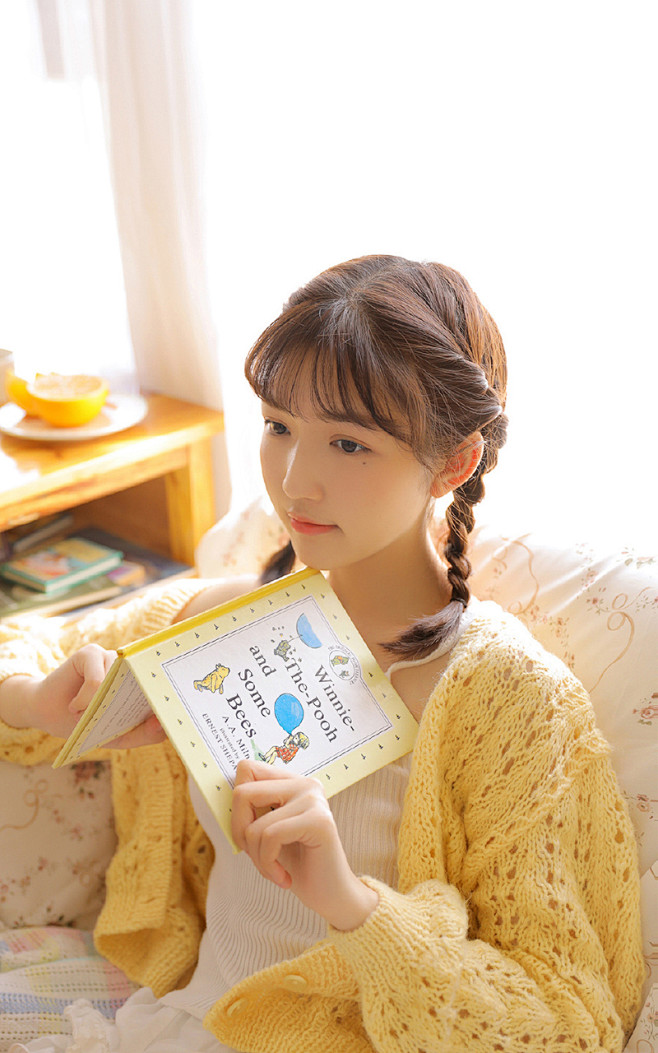 性感双麻花辫编发美少女以橙子为伴清新甜美居家写真套图14