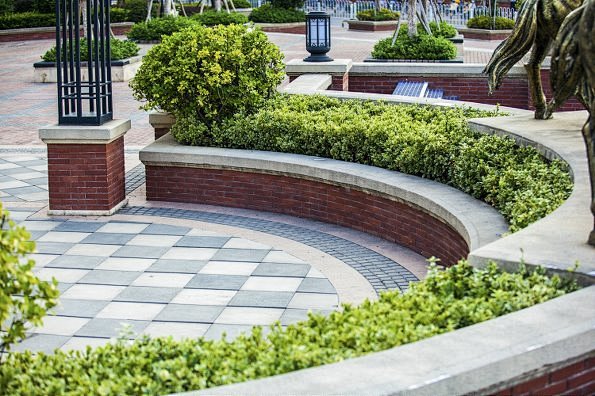 墩柱弧形座椅花坛