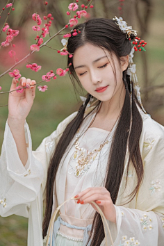 陆墨清采集到人像(汉服古装)