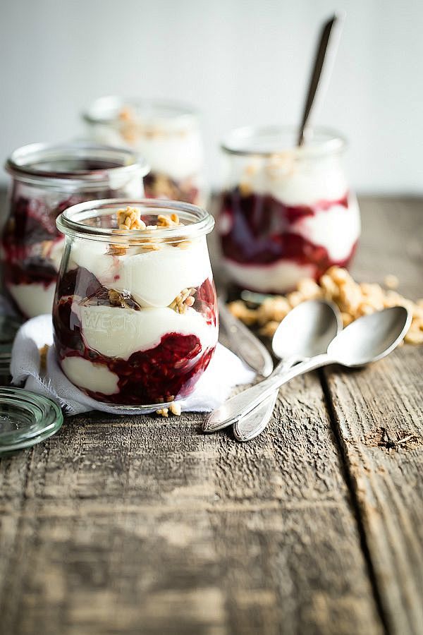 strawberryblackberryyogurtparfaits