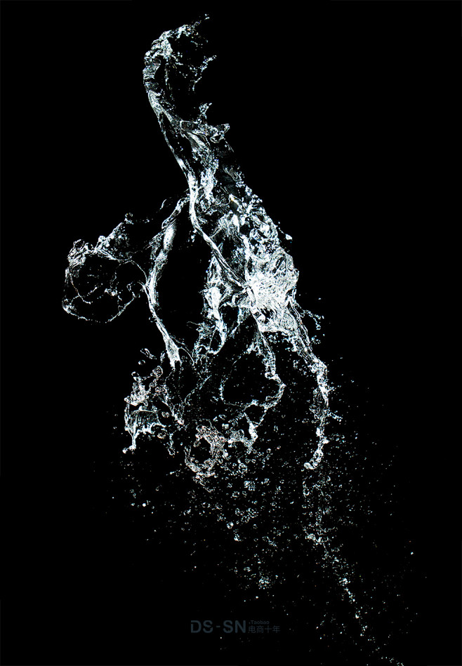 水花溅落
