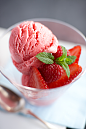  草莓冰淇淋 #吃货# #甜品# #水果#