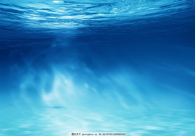 梦幻蓝色大海背景深海阳光照射海底光泽保护海洋