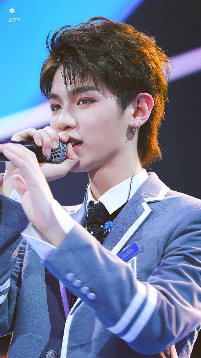 justin黄明昊出道舞台