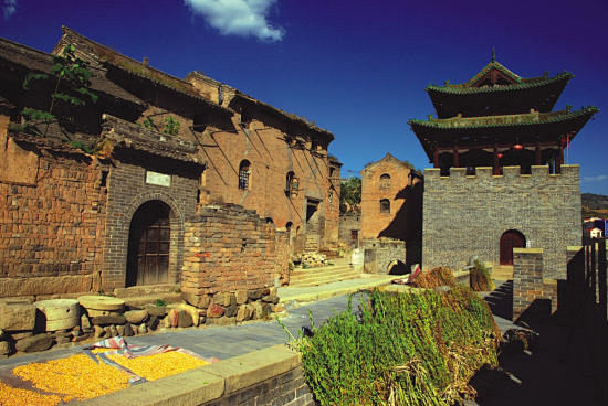 建筑群-花瓣网|陪你做生活的设计师 | 古城堡】从端氏镇沿沁河南下