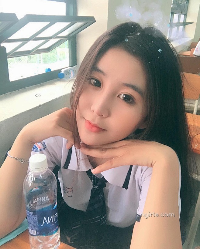 组图:越南16岁美女高中生走红 获赞零缺点女神