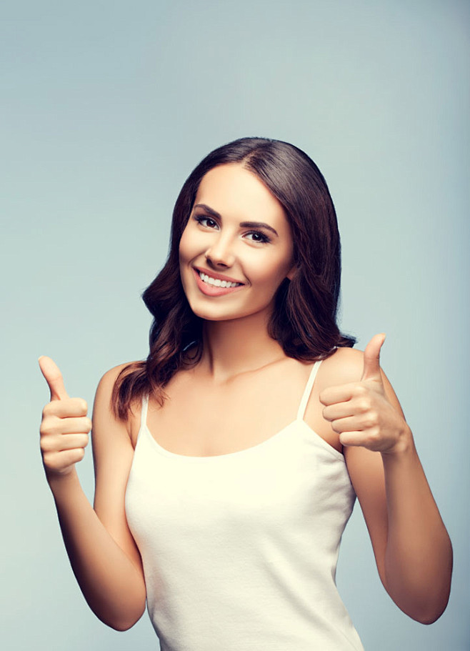 竖大拇指的美女图片素材