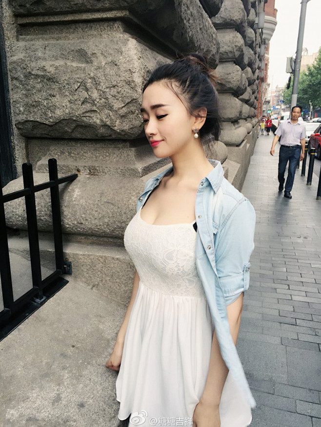 大胸妹子糖糖吉祥网络美女照片