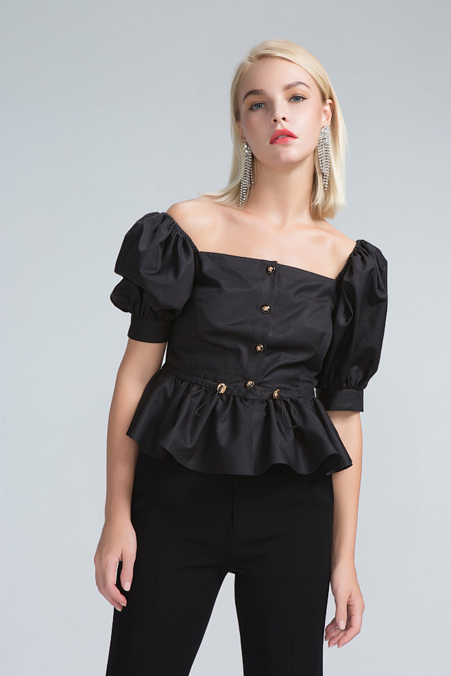 黑色泡泡袖衬衣