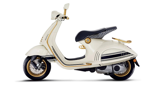 vespa 946 christian .