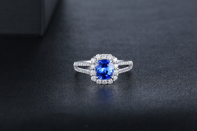 蓝宝戒指