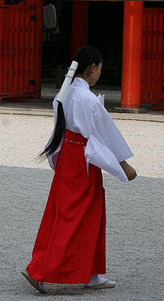 巫女服 日 花瓣网 陪你做生活的设计师 解析 羽织 女袴 巫女装 浴衣等 收藏转需 Pid