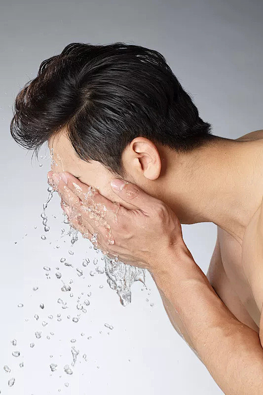 男士洗脸创意图片vcg21gic16879670