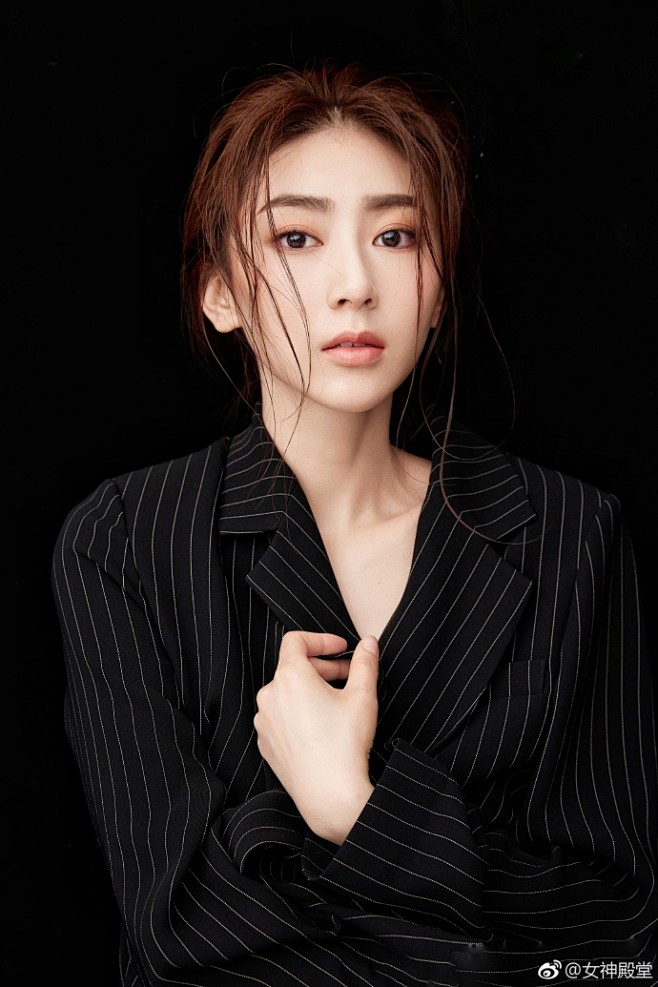 赵艺黑色条纹正装长发飘散性感优雅67676767