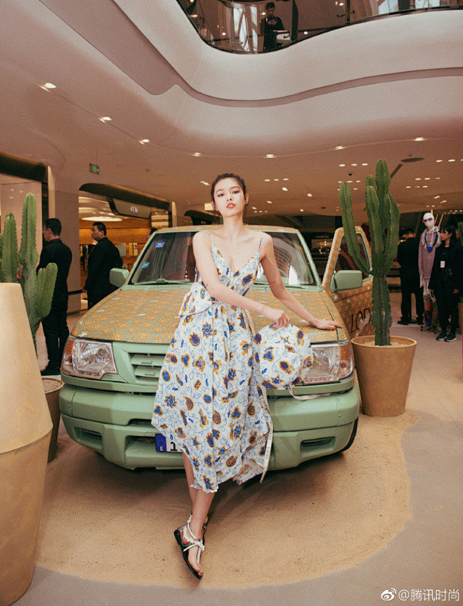 #鹅小姐时髦资讯#【LOEWE罗意威Paula's Ibi