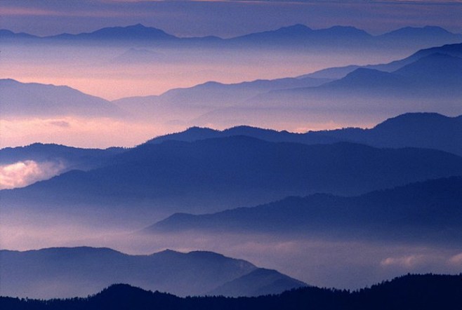 山峰与远山风景唯美图片