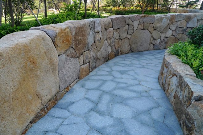 景观设计转采于2019-03-05 16:01:18青岛海信天玺豪宅园路矮墙高差